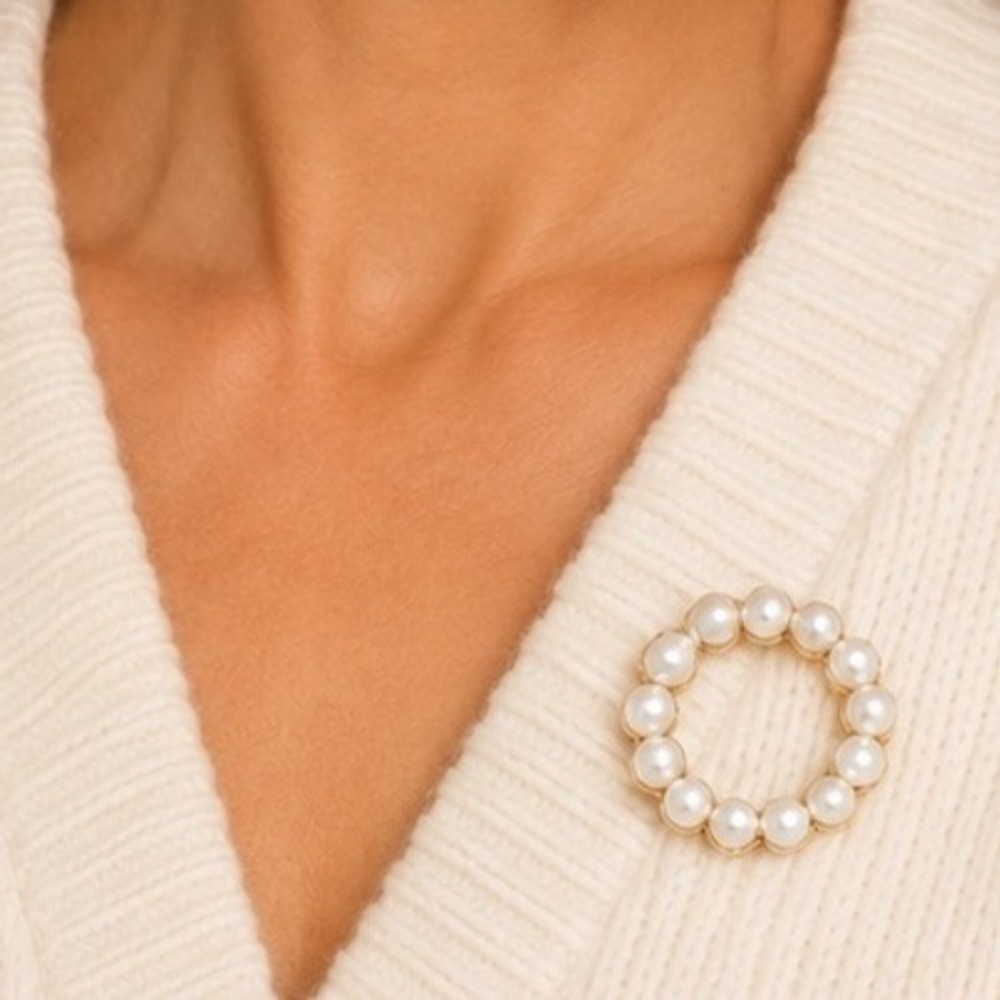 Gold Tone Faux Pearl Wreath Circle Brooch Pin Elegant Classic sophisticated - Picture 5 of 8